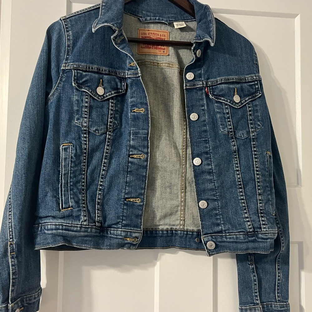 Levi's Cropped Denim Trucker Jacket